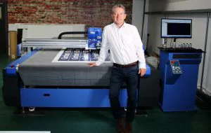 Rod Fisher, el director general de Print Leeds, con la nueva DYSS X7