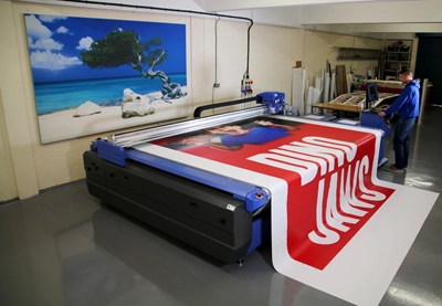 Roll fed media being made into banners on a DYSS digital cutter